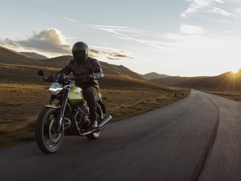 Moto Guzzi V7 Stone