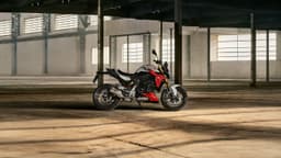 F900R thumbnail 2