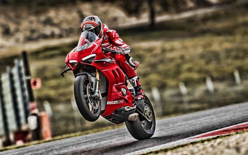 Streetfighter V4 vs Panigale V4: Your Ducati Buying Guide